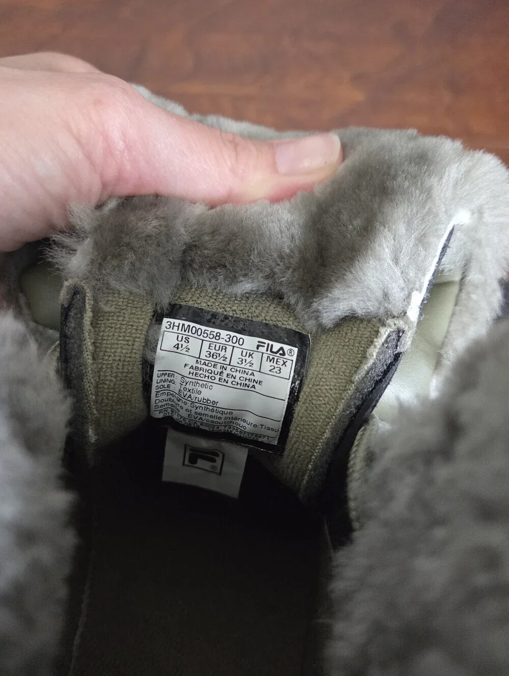 Fila Disruptor Shearling-lined Winter Boot in Olive Green Girls Size 4.5